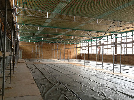 Gerüstbau in der Sporthalle Gerüstbau in der Sporthalle