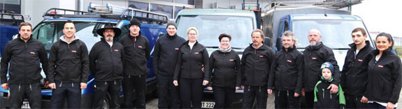 Unser Team aus leidenschaftlichen Handwerkern mit jahrzehntelanger Meistererfahrung realisiert Ihre Dach- und Holzarbeiten Unser Team aus leidenschaftlichen Handwerkern mit jahrzehntelanger Meistererfahrung realisiert Ihre Dach- und Holzarbeiten