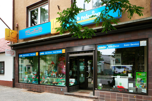 Bei uns werden Sie fachkundig beraten, können Geräte anfassen oder ausprobieren und bekommen neben Original-Zubehör und -Ersatzteilen auch wertvolle Tipps zu Pflege, Bedienung und Energieeffizienz Bei uns werden Sie fachkundig beraten, können Geräte anfassen oder ausprobieren und bekommen neben Original-Zubehör und -Ersatzteilen auch wertvolle Tipps zu Pflege, Bedienung und Energieeffizienz