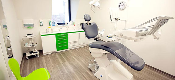 Behandlungszimmer für angstfreie Zahnbehandlungen