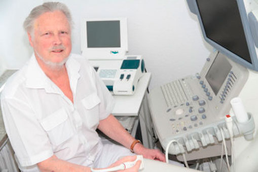 Dr. Manfred Finck