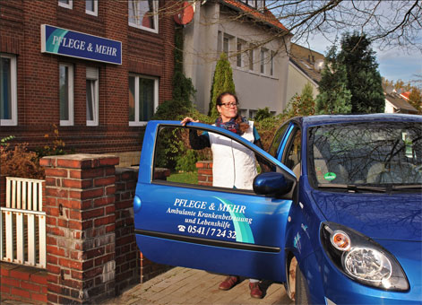 Unser kompetentes Team kümmert sich um Grund- und Behandlungspflege.
Wir bieten auch hauswirtschaftliche Versorgung an. Unser kompetentes Team kümmert sich um Grund- und Behandlungspflege.
Wir bieten auch hauswirtschaftliche Versorgung an.