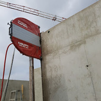 Anwendungsgebiete für unsere Wandsägen: Decken- und Wandöffnungen, Öffnungen für
Fenster und Türen, Schntttiefen bis zu 1200 mm und vieles mehr Anwendungsgebiete für unsere Wandsägen: Decken- und Wandöffnungen, Öffnungen für
Fenster und Türen, Schntttiefen bis zu 1200 mm und vieles mehr
