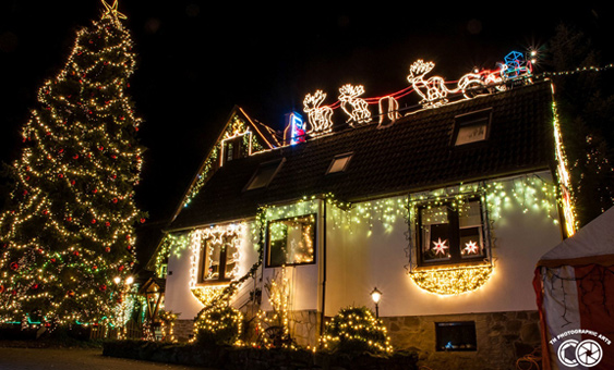 Umfangreiche Weihnachtsbeleuchtungen