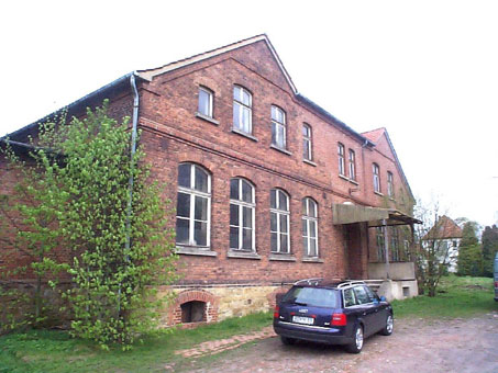 Altbausanierung und Umbau einer alten Dorfschule zu einem Mehrfamilienhaus - vorher Altbausanierung und Umbau einer alten Dorfschule zu einem Mehrfamilienhaus - vorher