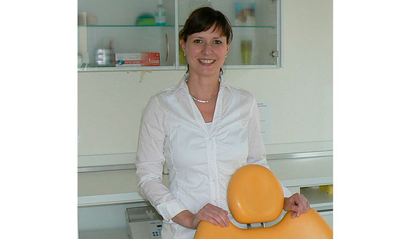 Nicole Buschatz - Zahnärztin, Prothetik, Zahnerhaltung, Funktionstherapie, Naturheilkundliche Zahnmedizin