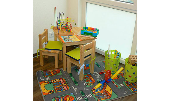 Als Zahnarzt für Kinder- und Jugendzahnheilkunde sind wir auf unsere kleinen Patienten eingerichtet Als Zahnarzt für Kinder- und Jugendzahnheilkunde sind wir auf unsere kleinen Patienten eingerichtet