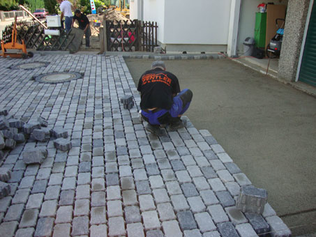 Pflasterung eines Vorgartens Pflasterung eines Vorgartens