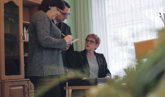 Wir beraten und betreuen Sie in allen geforderten Bereicehn rund um den Verlust eines gelieben Menschen. Wir beraten und betreuen Sie in allen geforderten Bereicehn rund um den Verlust eines gelieben Menschen.
