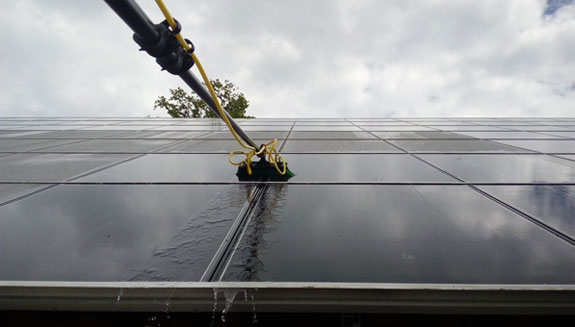 Reinigung von Solar- und Photovoltaikanlagen