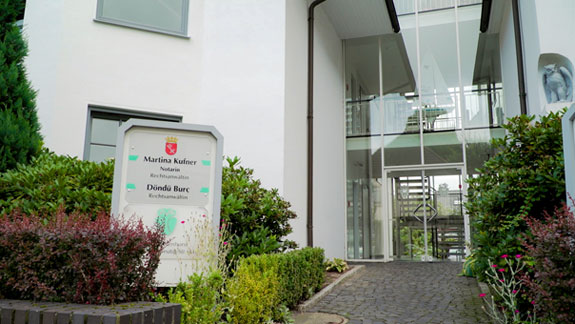 Eingang zu unserer Kanzlei im Haus Uhlenhorst in der Theodor-Neutig-Straße Eingang zu unserer Kanzlei im Haus Uhlenhorst in der Theodor-Neutig-Straße