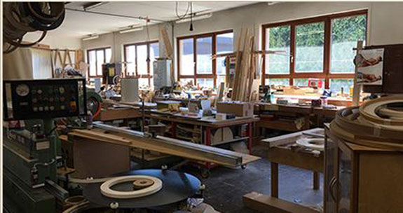 Ein Einblick in unsere Arbeitsräume der Tischlerei Ein Einblick in unsere Arbeitsräume der Tischlerei