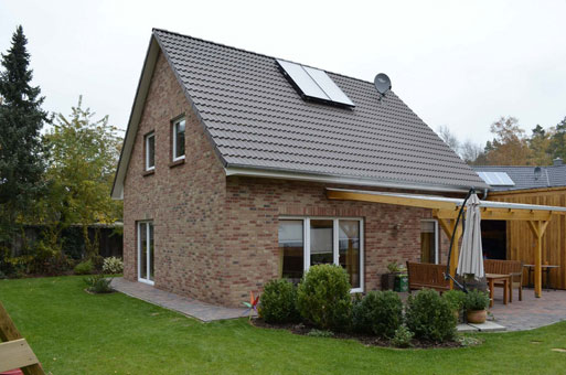 Ihr neues Einfamilienhaus planen wir individuell und errichten es in massiver Bauweise.