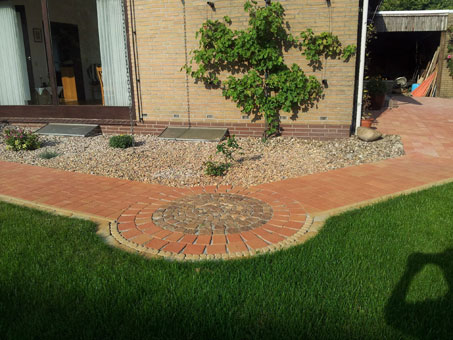 Gestaltete Gartenwege und Terrassen - Blickfang in Ihrem Garten