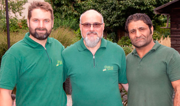 Unser Team um Geschäftsführer Ralf Hampel Unser Team um Geschäftsführer Ralf Hampel