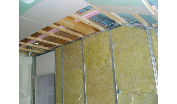 Innenausbau: Raum-in-Raum-Systeme, Schachtwände, Abgehängte Decken Innenausbau: Raum-in-Raum-Systeme, Schachtwände, Abgehängte Decken
