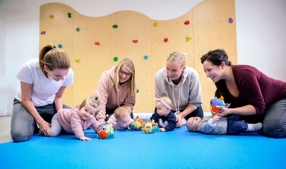 neu in 2020: Babyturnen in unserer Praxis in Gütersloh