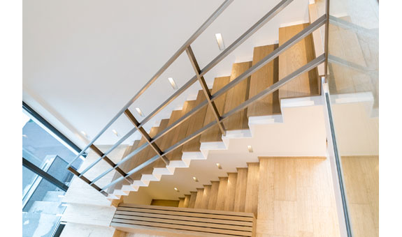 Modern gestaltetes Treppenhaus