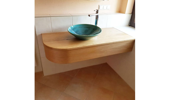 Individuelle Lösungen auch mit Holz im Badezimmer