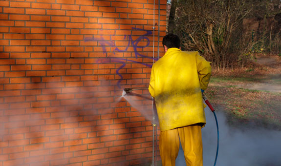 Entfernung von Graffitis. Entfernung von Graffitis.