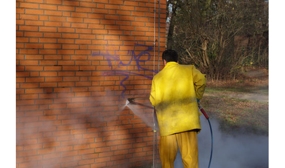 Entfernung von Graffitis.