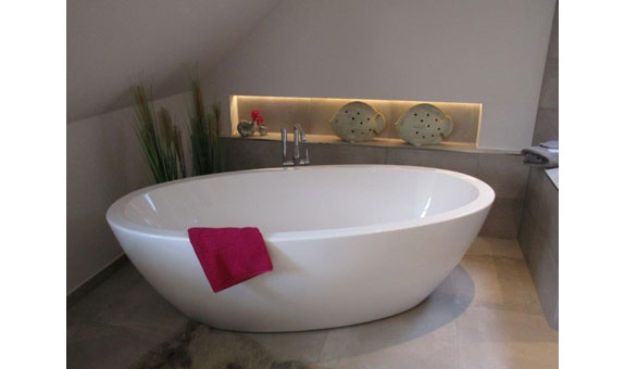Erfüllen Sie sich den Traum einer freistehenden Wanne Erfüllen Sie sich den Traum einer freistehenden Wanne