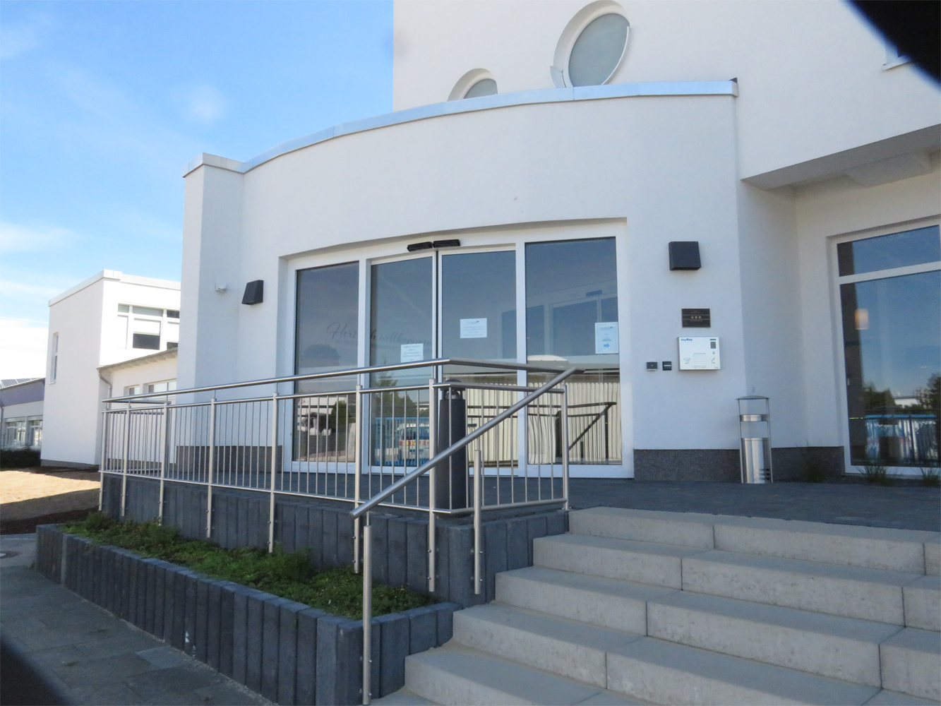 Unsere Terrasse lädt zum Verweilen ein Unsere Terrasse lädt zum Verweilen ein