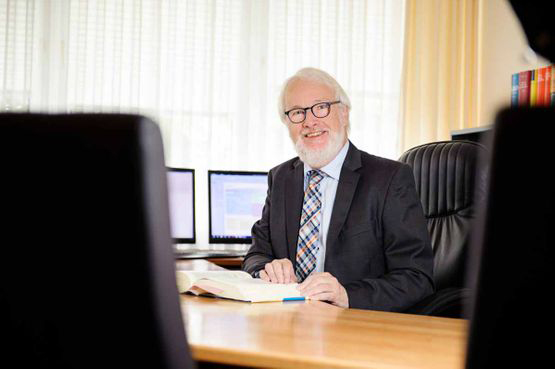 Herr Heinrich Dietzel, Rechtsanwalt, Steuerberater und Notar a. D.