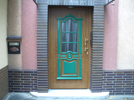 Haustüren aus Kunststoff oder Aluminium in vielen Variationen und Farben