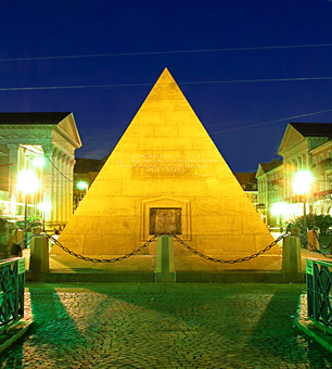 Steinrestaurierung an der Pyramide, Marktplatz Karlsruhe