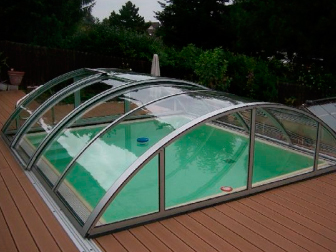 Pool mit Abdeckung Pool mit Abdeckung