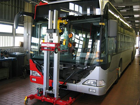 Fahrzeugscheiben auch für Großfahrzeuge wie Busse usw. Fahrzeugscheiben auch für Großfahrzeuge wie Busse usw.