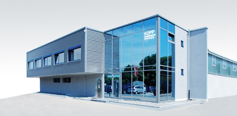Kopp Metall in Form und Farbe GmbH ist ein Inhaber geführtes Familienunternehmen in Emmendingen.
