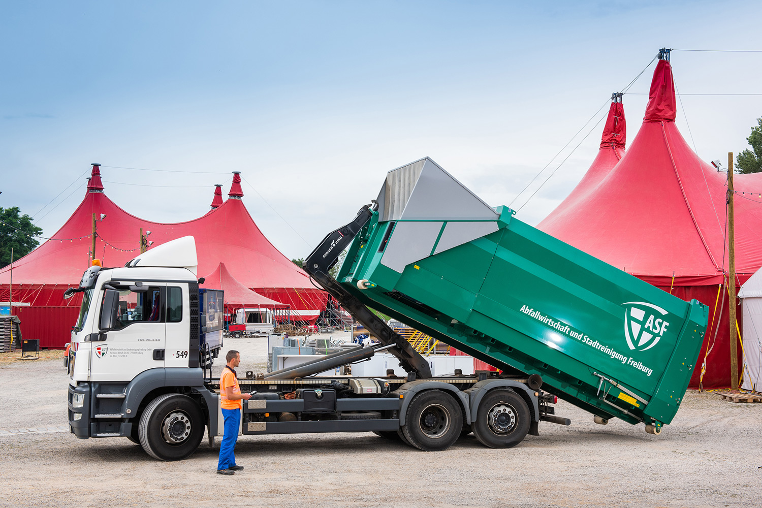 Für die Sammlung und den Transport Wertstoffen stellt Ihnen die ASF Container in allen gängigen Größen und Ausführungen
zur Verfügung.