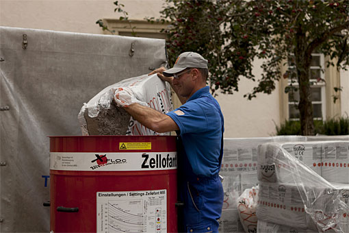 In der täglichen Arbeit werden hochwertige und zugelassene lose Dämmstoffe von isofloc, Knauf, Isover, STEICO und ECOFIBRE verarbeitet. In der täglichen Arbeit werden hochwertige und zugelassene lose Dämmstoffe von isofloc, Knauf, Isover, STEICO und ECOFIBRE verarbeitet.
