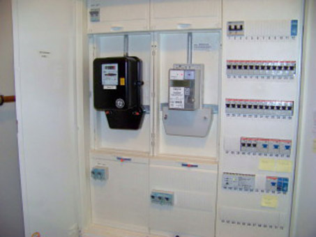 Blitzschutzanlagen und Überspannungsschutzeinrichtungen, Neubauinstallation und Altbausanierung Blitzschutzanlagen und Überspannungsschutzeinrichtungen, Neubauinstallation und Altbausanierung