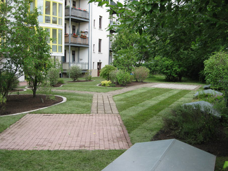Wir bieten Leistungen von der Gartenplanung bis zur Gartenpflege an. Wir bieten Leistungen von der Gartenplanung bis zur Gartenpflege an.