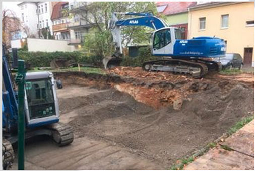 Besonders im Industrieabbruch kommt es auf eine hohe Leistungsfähigkeit beim Abriss von Gebäuden, Industrieanalgen und Schornsteinen an