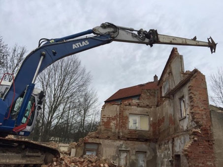 Von der richtigen Bodenplatte über die Dämmung bis zum Frostschutz stehen Ihnen die Fachleute der Bau Service und Logistik GmbH aus Leipzig jederzeit gern mit Rat und Tat zur Seite