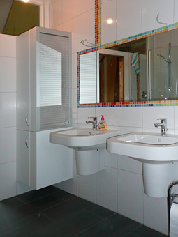 Waschtische aus Holz, Multiplexplatten, Stein, Glas oder Mineralwerkstoffen in vielen Farben und Formen mit Becken aus Glas, Keramik, Stahl oder Mineralwerkstoff. Waschtische aus Holz, Multiplexplatten, Stein, Glas oder Mineralwerkstoffen in vielen Farben und Formen mit Becken aus Glas, Keramik, Stahl oder Mineralwerkstoff.