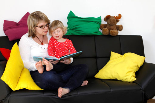 Wir beraten Sie über Möglichkeiten Ihr Kind im Alltag sprachlich zu fördern Wir beraten Sie über Möglichkeiten Ihr Kind im Alltag sprachlich zu fördern