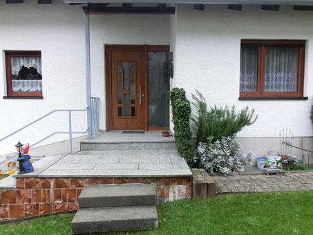 Moderne Haustüren aus Holz, Kunststoff und Aluminium Moderne Haustüren aus Holz, Kunststoff und Aluminium