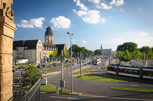 Unsere Praxis für Ergotherapie befindet sich in einem seit Jahrzenten etablierten Ärztehaus in der schönen Max-Joseph-Straße.