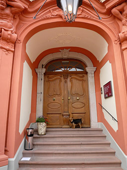 Restauriertes Eingangsportal, Eichenholz, Schloss Beuggen, Rheinfelden