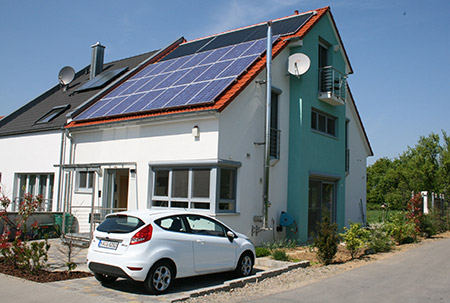 15 qm Vakuum-Röhrenkollen, Holzpelletsheizung 15 kW, Frischwasser-Pufferspeicher 3000 l - dadurch nur 60 Euro Heizkosten im Monat