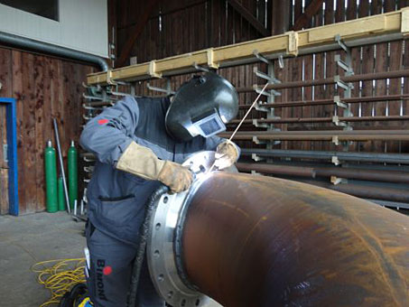 Rohrleitungsbau - Die Umsetzung unserer Dienstleistung übernehmen hochqualifizierte und zertifizierte Mitarbeiter, die auf bestes Equipment, wie zum Beispiel Laserrohrschweißanlagen zugreifen können. Rohrleitungsbau - Die Umsetzung unserer Dienstleistung übernehmen hochqualifizierte und zertifizierte Mitarbeiter, die auf bestes Equipment, wie zum Beispiel Laserrohrschweißanlagen zugreifen können.