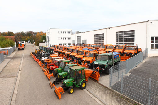 Im Winter will der Garten auch gepflegt sein. Wir nehmen Ihnen diese Arbeit gerne ab.