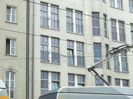 Praxisgebäude in der Dresdner Strasse/Haltestelle Köhlerstrasse Praxisgebäude in der Dresdner Strasse/Haltestelle Köhlerstrasse