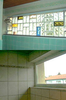 Glasbausteine entfernt und durch ein doppelt verglastes Fenster ersetzt