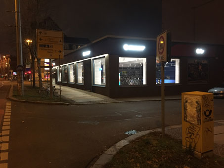 Hier finden Sie uns - und unsere große Bike-Auswahl - wir freuen uns auf Sie. Hier finden Sie uns - und unsere große Bike-Auswahl - wir freuen uns auf Sie.